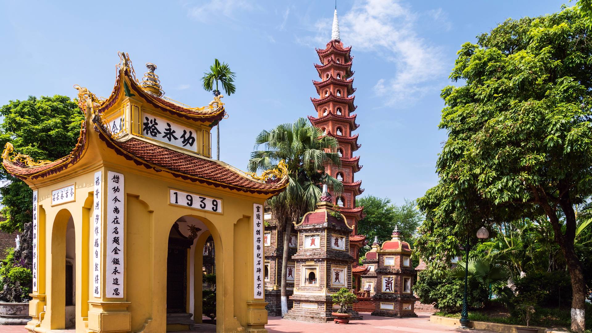 Hanoj-Putovanja-Tran-Quoc-Pagoda-complex-Vijetnam-Putovanje-Hanoi.jpg